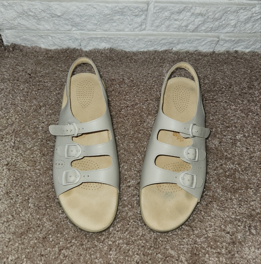 SAS Women's Tripad Comfort Sandals Beige Leather Sling back w/3 straps, 9 1/2 M.